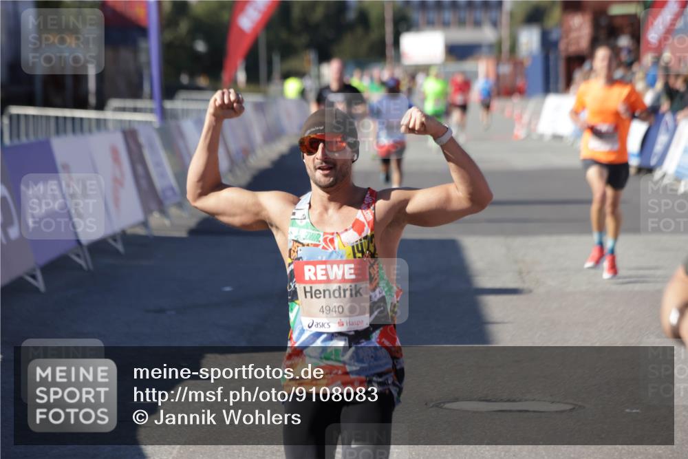 03.10.2025 - Köhlbrandbrückenlauf Jannik Wohlers http://msf.ph/oto/9108083 03.10.2025 12:59:24 Ziel 4108, 4119, 4226, 4371, 4441, 4940, 6060, 6154, 6391, 6484, 6609 meine-sportfotos.de