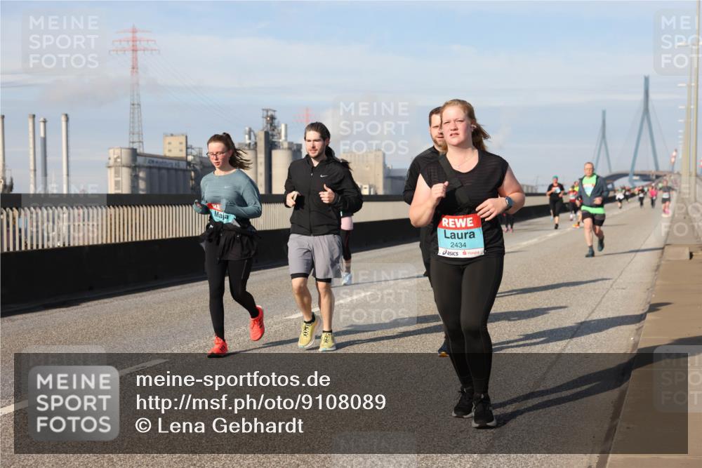 03.10.2025 - Köhlbrandbrückenlauf Lena Gebhardt http://msf.ph/oto/9108089 03.10.2025 10:13:55 Position 2 2434 meine-sportfotos.de