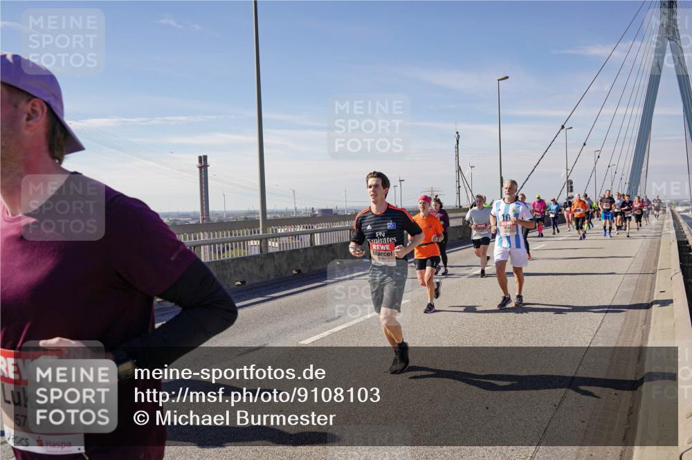 03.10.2025 - Köhlbrandbrückenlauf Michael Burmester http://msf.ph/oto/9108103 03.10.2025 12:51:06 Position 2 5760, 5761, 10 meine-sportfotos.de