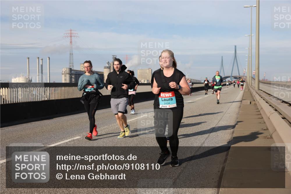 03.10.2025 - Köhlbrandbrückenlauf Lena Gebhardt http://msf.ph/oto/9108110 03.10.2025 10:13:55 Position 2 2434 meine-sportfotos.de