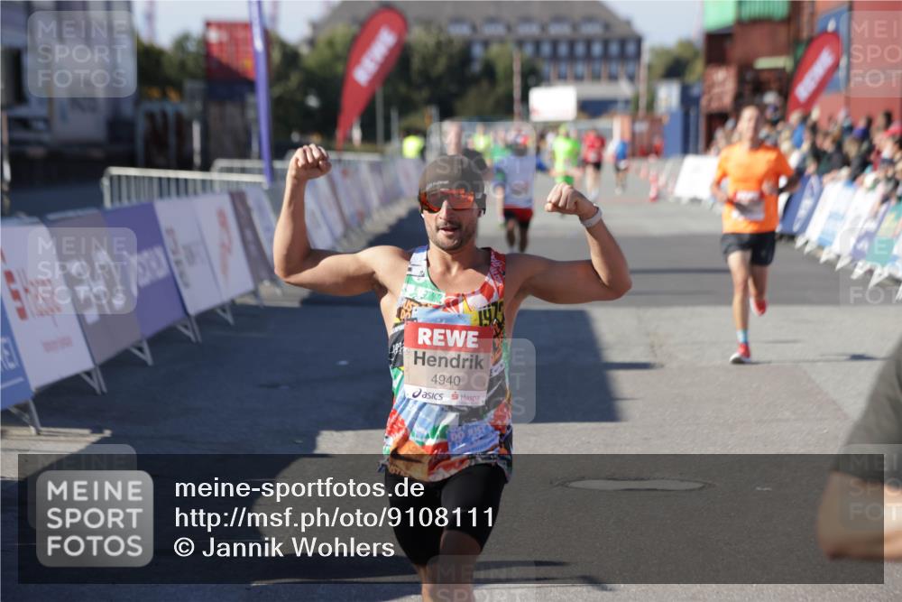 03.10.2025 - Köhlbrandbrückenlauf Jannik Wohlers http://msf.ph/oto/9108111 03.10.2025 12:59:24 Ziel 4108, 4119, 4226, 4371, 4441, 4940, 6060, 6154, 6391, 6484, 6609 meine-sportfotos.de