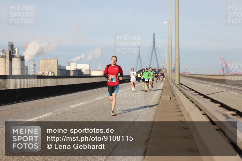 03.10.2025 - Köhlbrandbrückenlauf Lena Gebhardt http://msf.ph/oto/9108115 03.10.2025 09:40:47 Position 2  meine-sportfotos.de