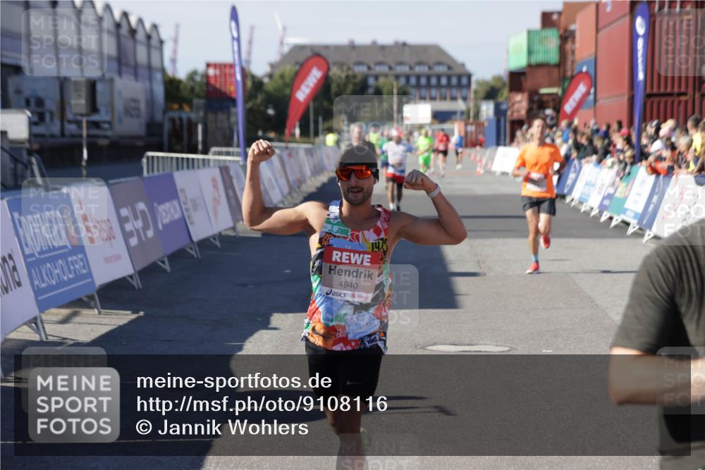 03.10.2025 - Köhlbrandbrückenlauf Jannik Wohlers http://msf.ph/oto/9108116 03.10.2025 12:59:24 Ziel 4108, 4119, 4226, 4371, 4441, 4940, 6060, 6154, 6391, 6484, 6609 meine-sportfotos.de
