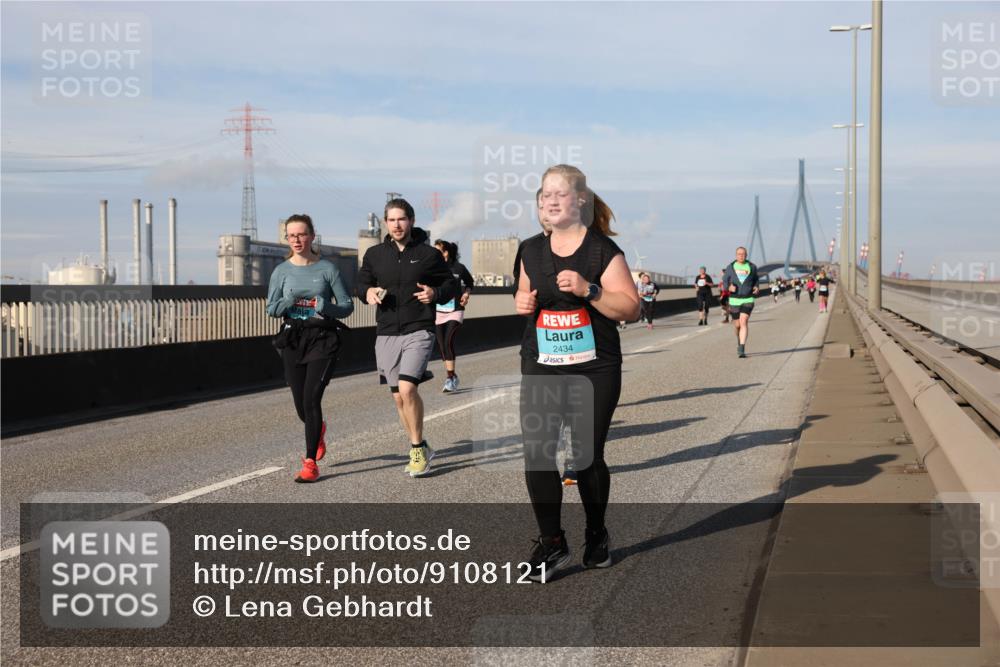 03.10.2025 - Köhlbrandbrückenlauf Lena Gebhardt http://msf.ph/oto/9108121 03.10.2025 10:13:55 Position 2 2434 meine-sportfotos.de