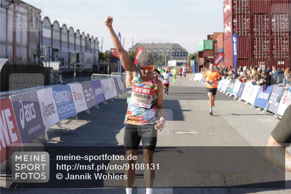 03.10.2025 - Köhlbrandbrückenlauf Jannik Wohlers http://msf.ph/oto/9108131 03.10.2025 12:59:24 Ziel 4108, 4119, 4226, 4371, 4441, 4940, 6060, 6154, 6391, 6484, 6609 meine-sportfotos.de
