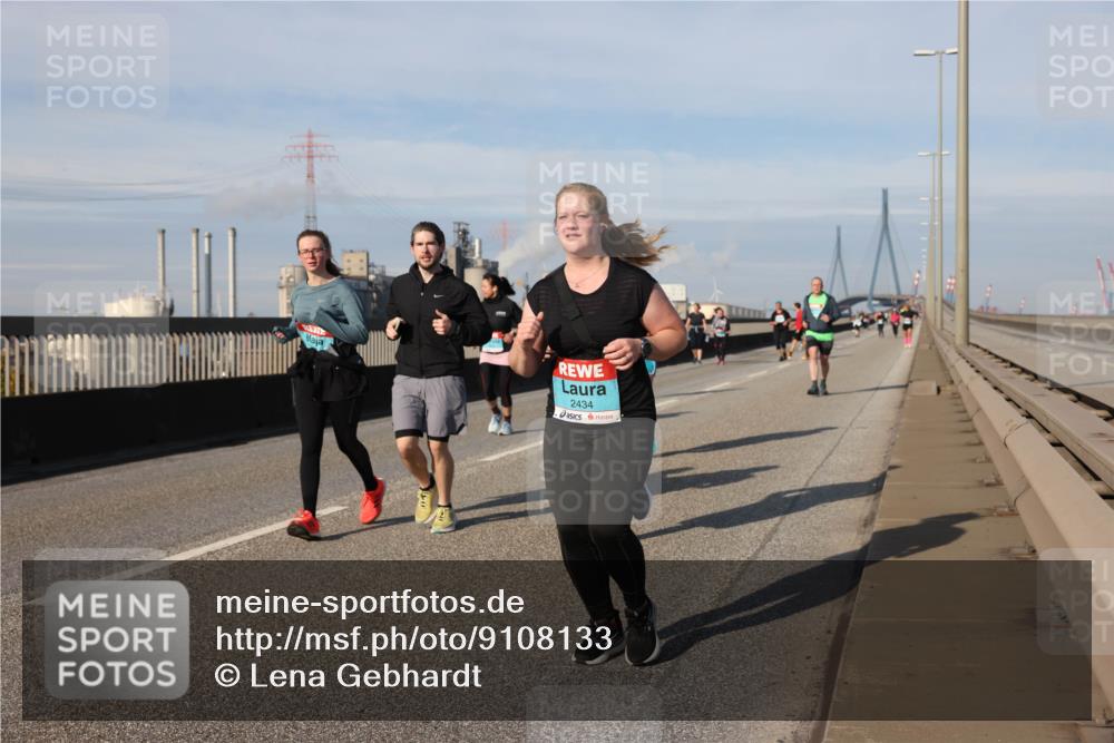 03.10.2025 - Köhlbrandbrückenlauf Lena Gebhardt http://msf.ph/oto/9108133 03.10.2025 10:13:56 Position 2 2434 meine-sportfotos.de