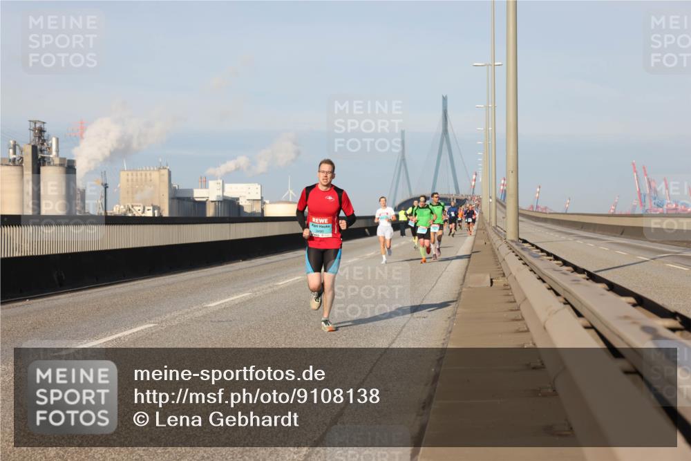 03.10.2025 - Köhlbrandbrückenlauf Lena Gebhardt http://msf.ph/oto/9108138 03.10.2025 09:40:47 Position 2  meine-sportfotos.de