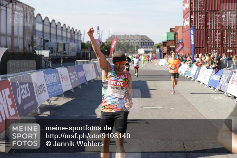 03.10.2025 - Köhlbrandbrückenlauf Jannik Wohlers http://msf.ph/oto/9108140 03.10.2025 12:59:24 Ziel 4108, 4119, 4226, 4371, 4441, 4940, 6060, 6154, 6391, 6484, 6609 meine-sportfotos.de