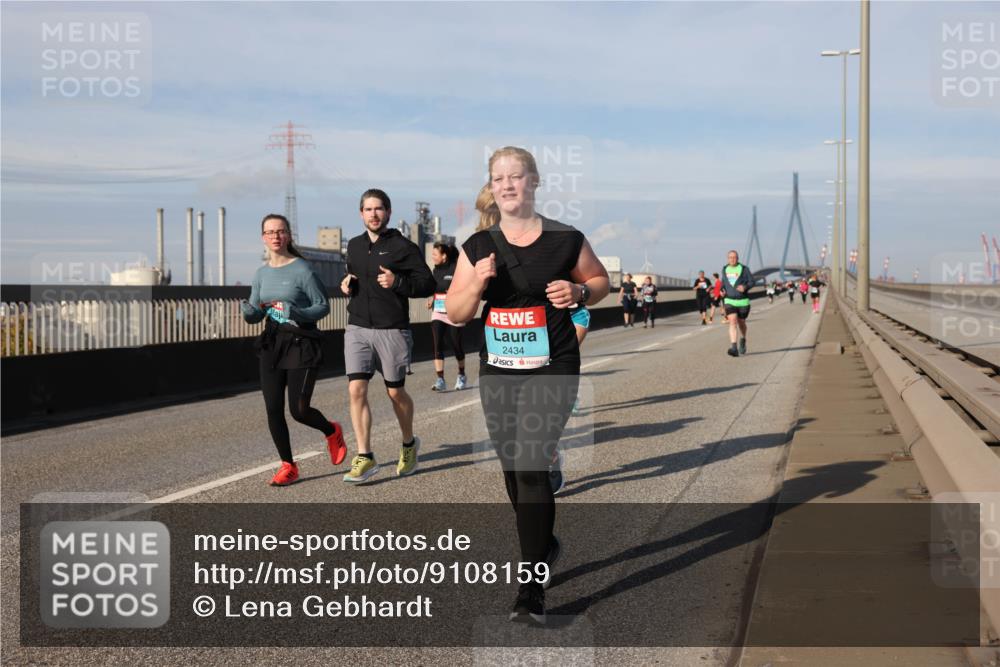 03.10.2025 - Köhlbrandbrückenlauf Lena Gebhardt http://msf.ph/oto/9108159 03.10.2025 10:13:56 Position 2 2434 meine-sportfotos.de
