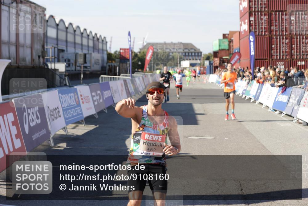 03.10.2025 - Köhlbrandbrückenlauf Jannik Wohlers http://msf.ph/oto/9108160 03.10.2025 12:59:25 Ziel 4108, 4119, 4371, 4441, 4940, 6060, 6154, 6391, 6484, 6609 meine-sportfotos.de