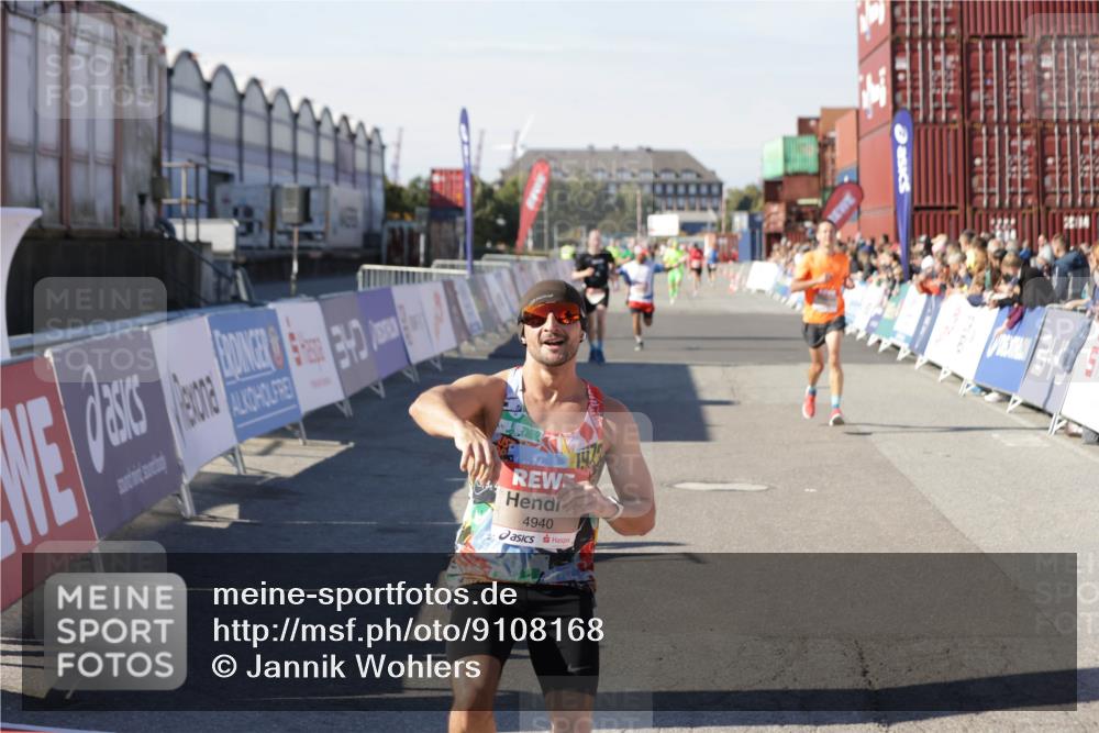 03.10.2025 - Köhlbrandbrückenlauf Jannik Wohlers http://msf.ph/oto/9108168 03.10.2025 12:59:25 Ziel 4108, 4119, 4371, 4441, 4940, 6060, 6154, 6391, 6484, 6609 meine-sportfotos.de