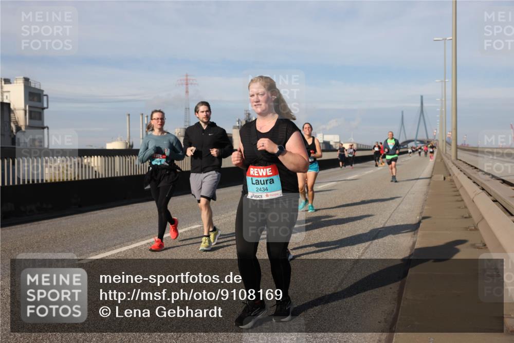 03.10.2025 - Köhlbrandbrückenlauf Lena Gebhardt http://msf.ph/oto/9108169 03.10.2025 10:13:56 Position 2 2434 meine-sportfotos.de