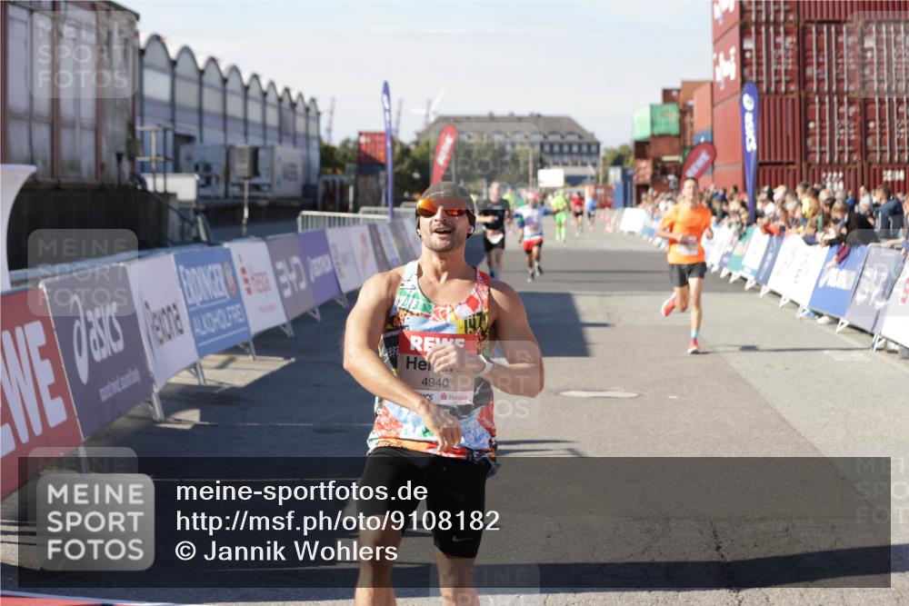 03.10.2025 - Köhlbrandbrückenlauf Jannik Wohlers http://msf.ph/oto/9108182 03.10.2025 12:59:25 Ziel 4108, 4119, 4371, 4441, 4940, 6060, 6154, 6391, 6484, 6609 meine-sportfotos.de