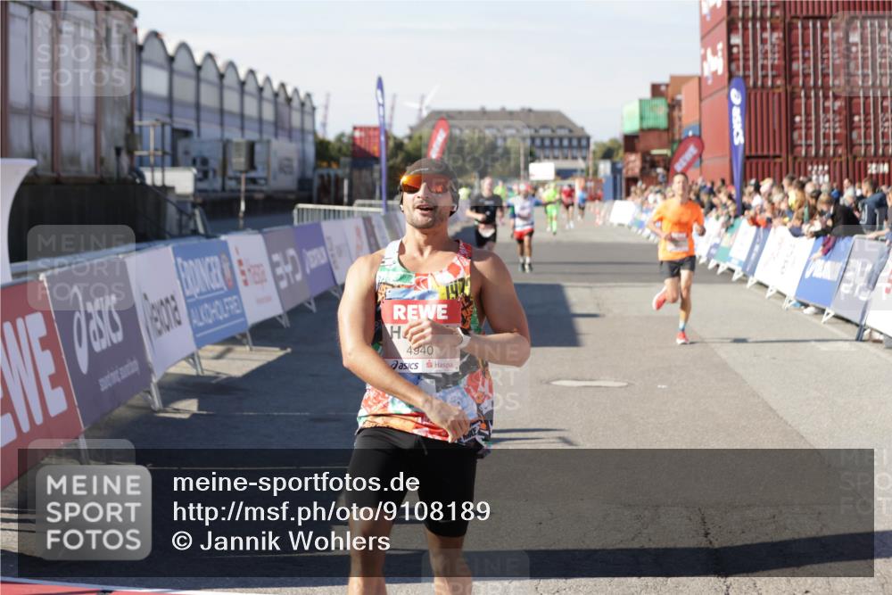 03.10.2025 - Köhlbrandbrückenlauf Jannik Wohlers http://msf.ph/oto/9108189 03.10.2025 12:59:25 Ziel 4108, 4119, 4371, 4441, 4940, 6060, 6154, 6391, 6484, 6609 meine-sportfotos.de
