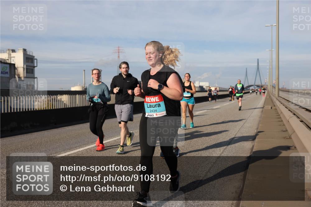 03.10.2025 - Köhlbrandbrückenlauf Lena Gebhardt http://msf.ph/oto/9108192 03.10.2025 10:13:56 Position 2 2434 meine-sportfotos.de