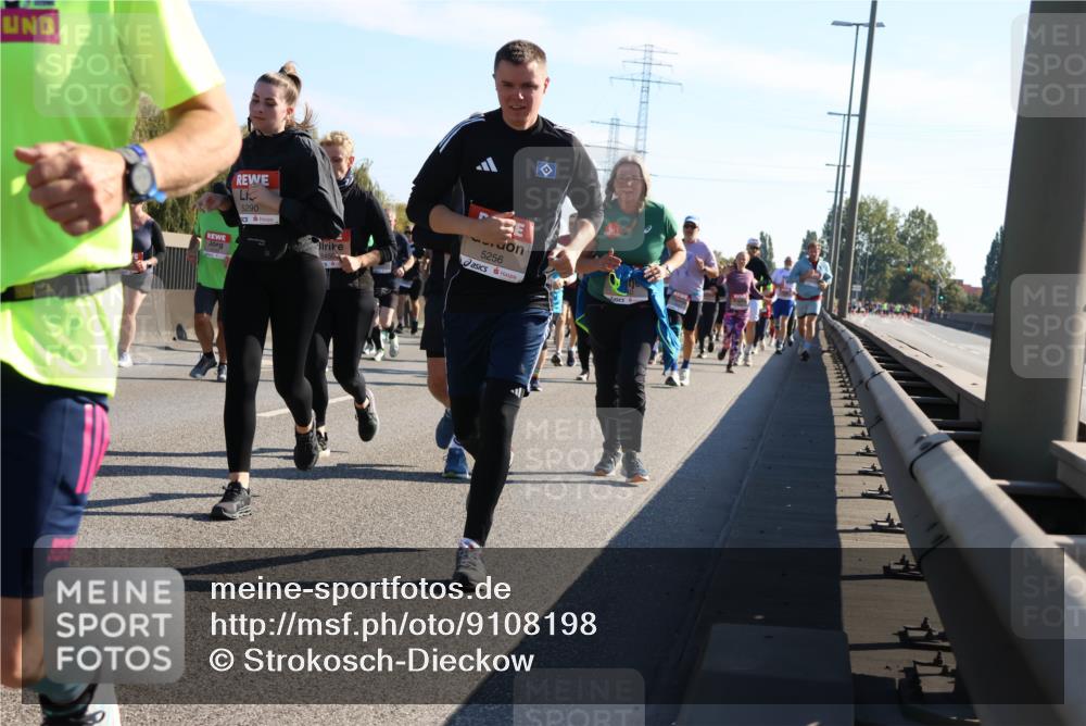 03.10.2025 - Köhlbrandbrückenlauf Strokosch-Dieckow http://msf.ph/oto/9108198 03.10.2025 12:21:37 Position 3 5290, 5256 meine-sportfotos.de