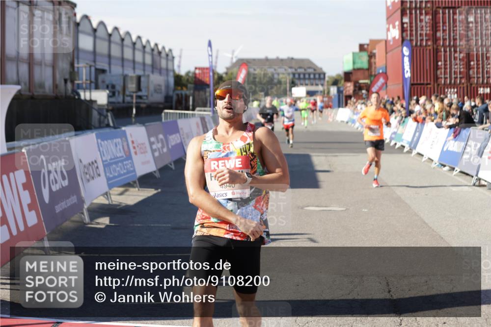 03.10.2025 - Köhlbrandbrückenlauf Jannik Wohlers http://msf.ph/oto/9108200 03.10.2025 12:59:25 Ziel 4108, 4119, 4371, 4441, 4940, 6060, 6154, 6391, 6484, 6609 meine-sportfotos.de