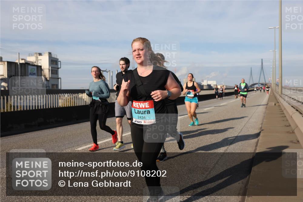 03.10.2025 - Köhlbrandbrückenlauf Lena Gebhardt http://msf.ph/oto/9108202 03.10.2025 10:13:56 Position 2 2434 meine-sportfotos.de