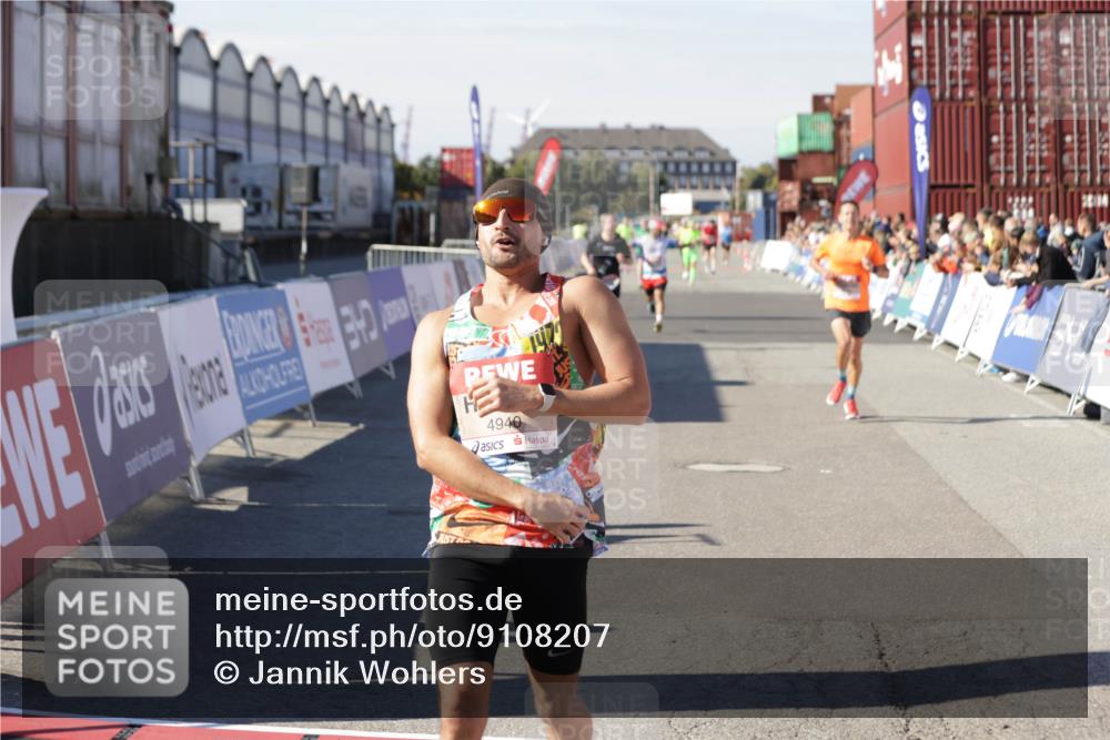 03.10.2025 - Köhlbrandbrückenlauf Jannik Wohlers http://msf.ph/oto/9108207 03.10.2025 12:59:25 Ziel 4108, 4119, 4371, 4441, 4940, 6060, 6154, 6391, 6484, 6609 meine-sportfotos.de