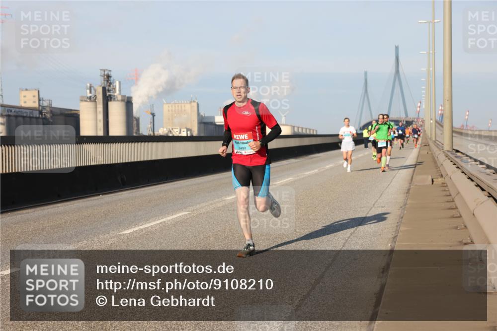 03.10.2025 - Köhlbrandbrückenlauf Lena Gebhardt http://msf.ph/oto/9108210 03.10.2025 09:40:48 Position 2 3490 meine-sportfotos.de