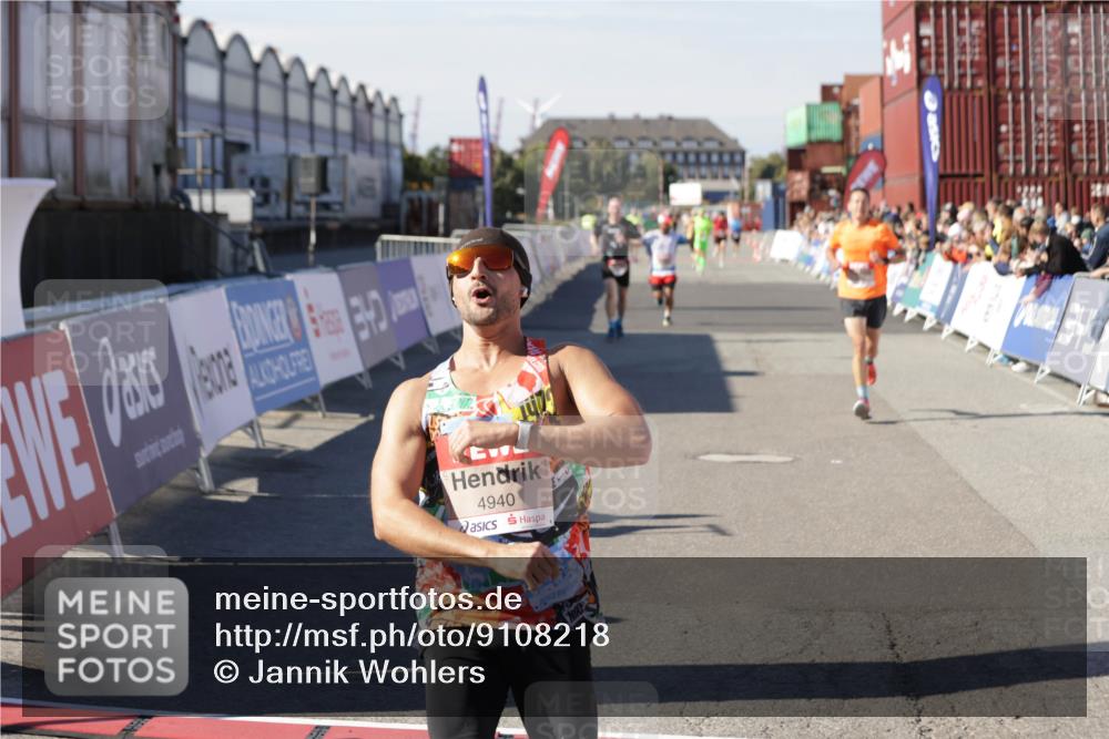 03.10.2025 - Köhlbrandbrückenlauf Jannik Wohlers http://msf.ph/oto/9108218 03.10.2025 12:59:25 Ziel 4108, 4119, 4371, 4441, 4940, 6060, 6154, 6391, 6484, 6609 meine-sportfotos.de