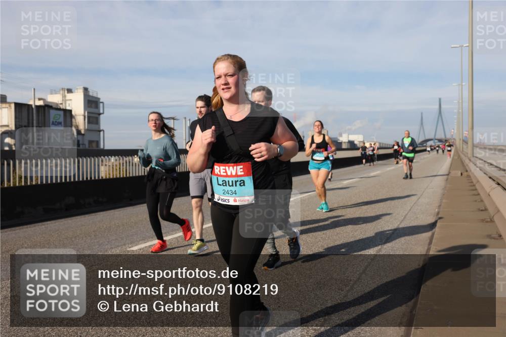 03.10.2025 - Köhlbrandbrückenlauf Lena Gebhardt http://msf.ph/oto/9108219 03.10.2025 10:13:56 Position 2 2434 meine-sportfotos.de