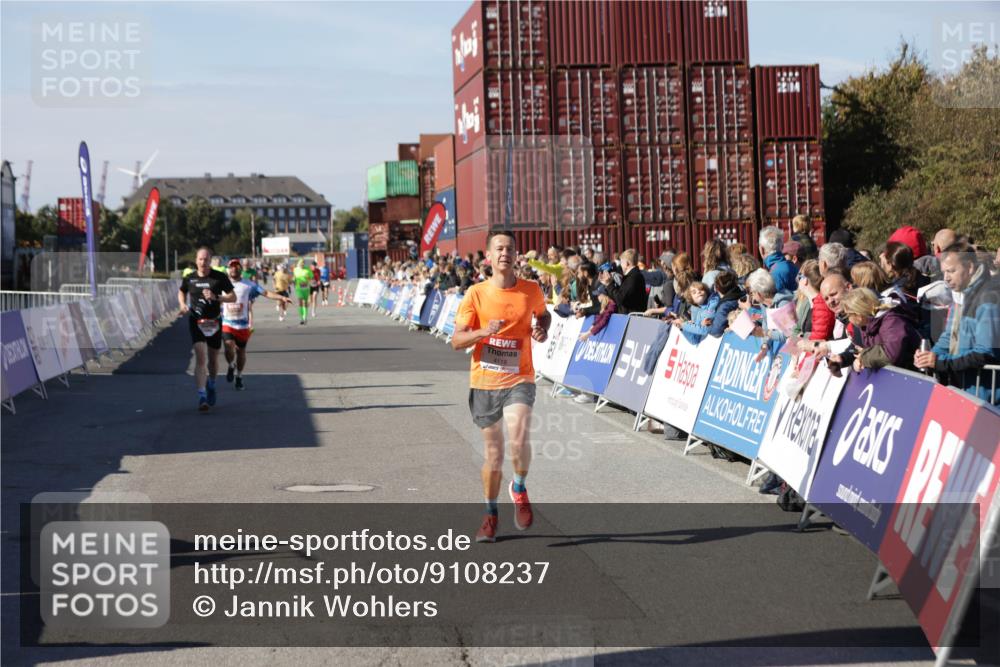 03.10.2025 - Köhlbrandbrückenlauf Jannik Wohlers http://msf.ph/oto/9108237 03.10.2025 12:59:26 Ziel 4108, 4119, 4371, 4441, 4940, 6060, 6154, 6391, 6484, 6609 meine-sportfotos.de