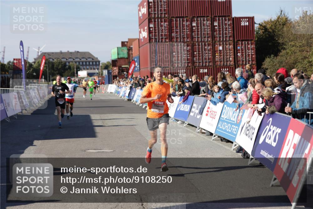 03.10.2025 - Köhlbrandbrückenlauf Jannik Wohlers http://msf.ph/oto/9108250 03.10.2025 12:59:27 Ziel 4108, 4119, 4371, 4441, 4940, 6060, 6154, 6325, 6484, 6609 meine-sportfotos.de