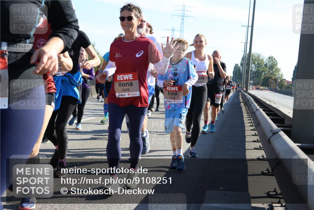 03.10.2025 - Köhlbrandbrückenlauf Strokosch-Dieckow http://msf.ph/oto/9108251 03.10.2025 12:21:49 Position 3 74, 5949, 4745, 5570 meine-sportfotos.de