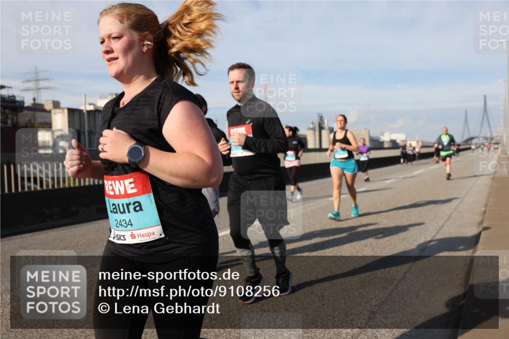 03.10.2025 - Köhlbrandbrückenlauf Lena Gebhardt http://msf.ph/oto/9108256 03.10.2025 10:13:57 Position 2 2434 meine-sportfotos.de