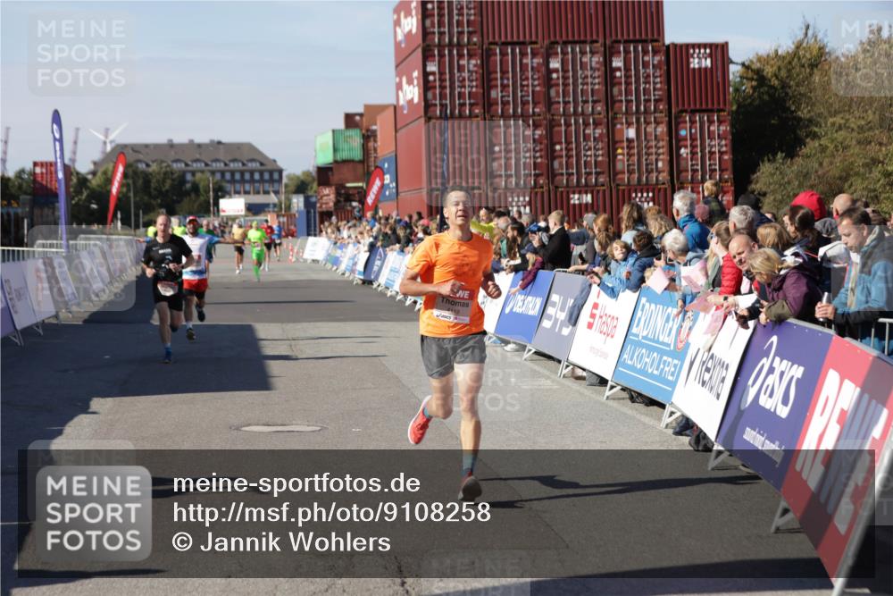 03.10.2025 - Köhlbrandbrückenlauf Jannik Wohlers http://msf.ph/oto/9108258 03.10.2025 12:59:27 Ziel 4108, 4119, 4371, 4441, 4940, 6060, 6154, 6325, 6484, 6609 meine-sportfotos.de