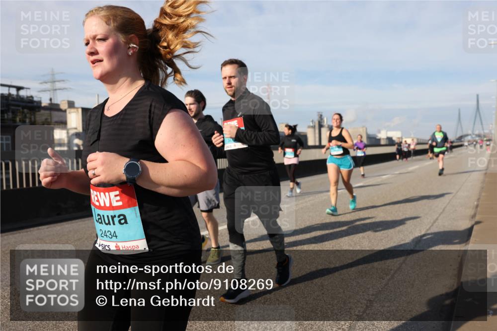 03.10.2025 - Köhlbrandbrückenlauf Lena Gebhardt http://msf.ph/oto/9108269 03.10.2025 10:13:57 Position 2 2434, 34 meine-sportfotos.de