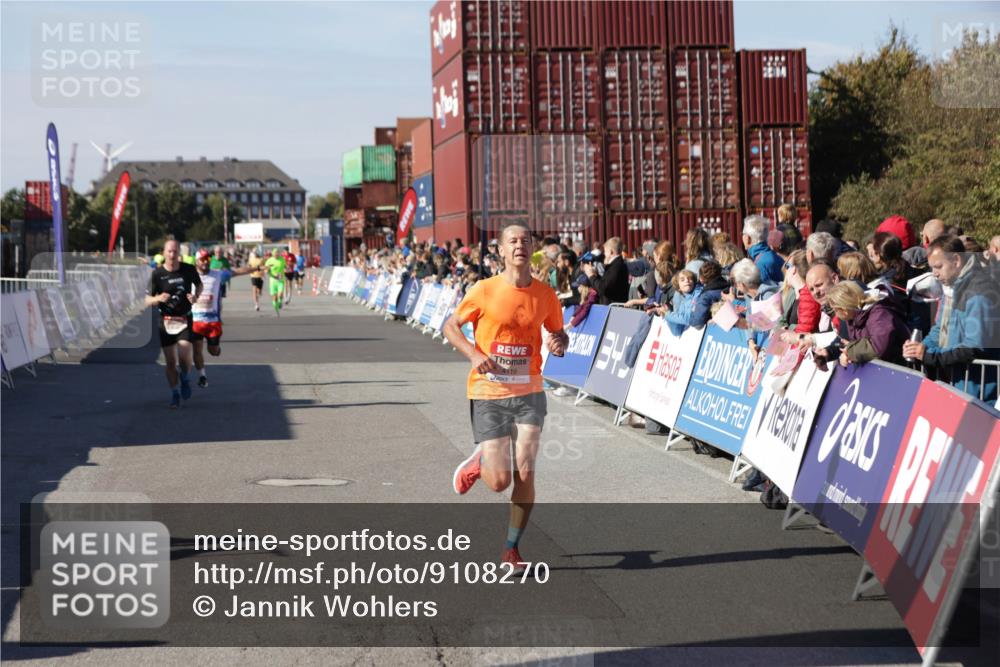 03.10.2025 - Köhlbrandbrückenlauf Jannik Wohlers http://msf.ph/oto/9108270 03.10.2025 12:59:27 Ziel 4108, 4119, 4371, 4441, 4940, 6060, 6154, 6325, 6484, 6609 meine-sportfotos.de