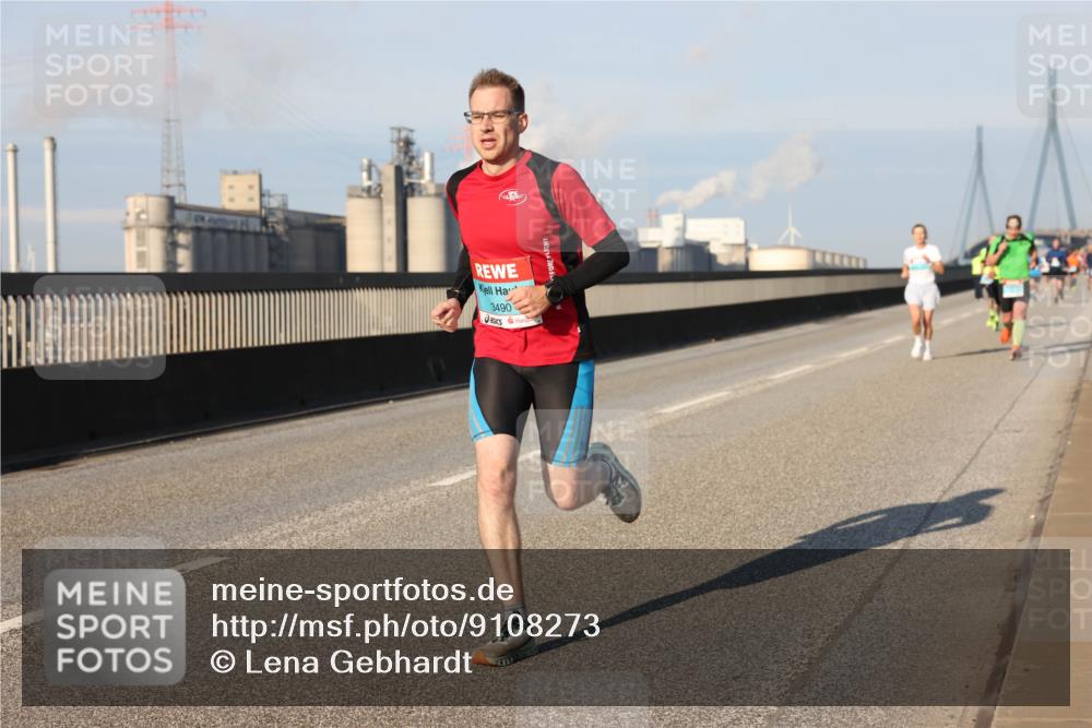 03.10.2025 - Köhlbrandbrückenlauf Lena Gebhardt http://msf.ph/oto/9108273 03.10.2025 09:40:49 Position 2 3, 3490 meine-sportfotos.de