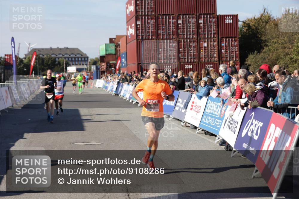 03.10.2025 - Köhlbrandbrückenlauf Jannik Wohlers http://msf.ph/oto/9108286 03.10.2025 12:59:27 Ziel 4108, 4119, 4371, 4441, 4940, 6060, 6154, 6325, 6484, 6609 meine-sportfotos.de