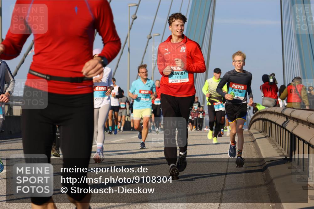 03.10.2025 - Köhlbrandbrückenlauf Strokosch-Dieckow http://msf.ph/oto/9108304 03.10.2025 09:38:42 Position 2 3837, 1118, 997, 08 meine-sportfotos.de