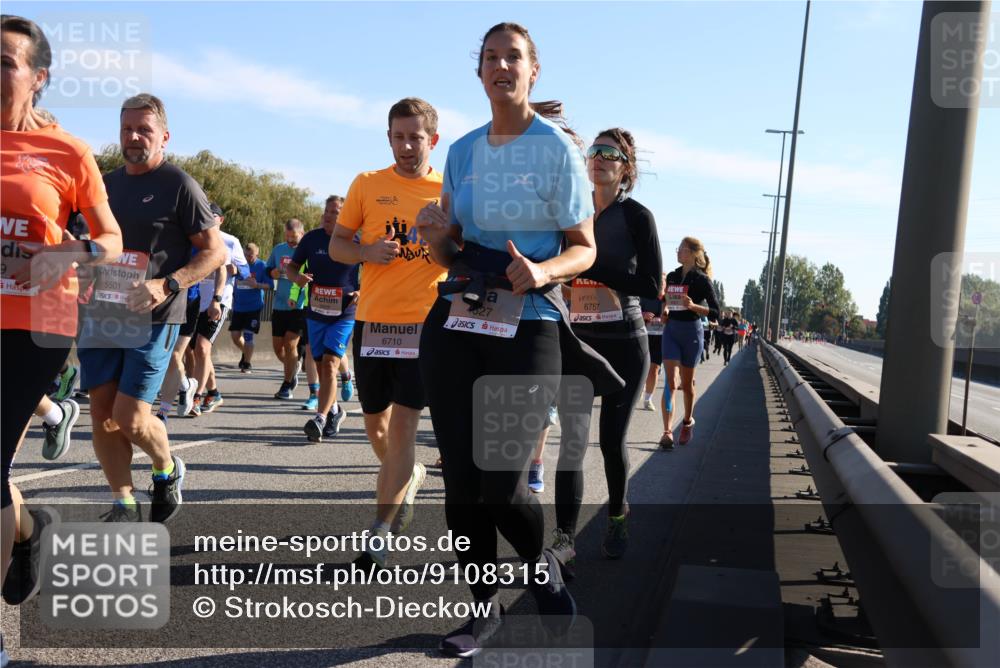 03.10.2025 - Köhlbrandbrückenlauf Strokosch-Dieckow http://msf.ph/oto/9108315 03.10.2025 12:21:56 Position 3 9, 5501, 6710, 4827, 6757 meine-sportfotos.de