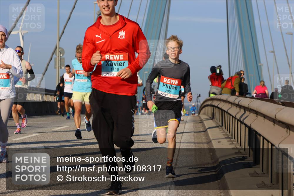 03.10.2025 - Köhlbrandbrückenlauf Strokosch-Dieckow http://msf.ph/oto/9108317 03.10.2025 09:38:43 Position 2 37, 1639, 1118, 2997 meine-sportfotos.de