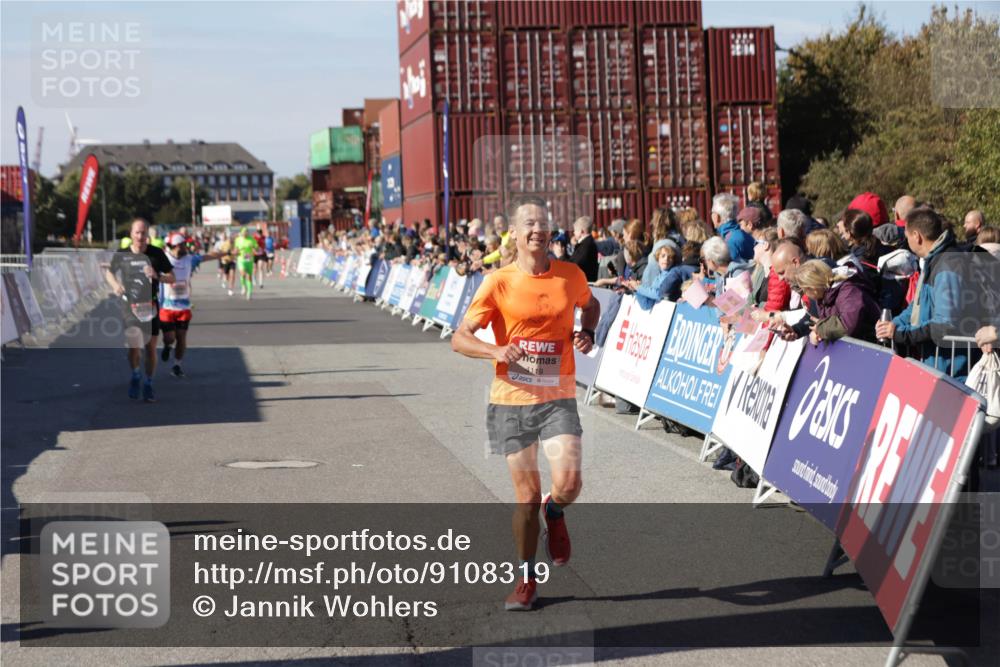 03.10.2025 - Köhlbrandbrückenlauf Jannik Wohlers http://msf.ph/oto/9108319 03.10.2025 12:59:27 Ziel 4108, 4119, 4371, 4441, 4940, 6060, 6154, 6325, 6484, 6609 meine-sportfotos.de