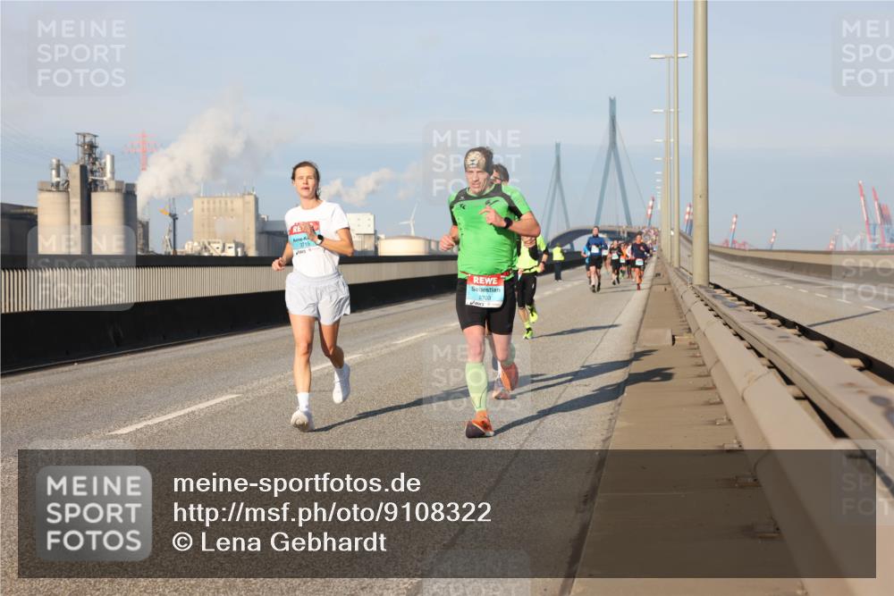 03.10.2025 - Köhlbrandbrückenlauf Lena Gebhardt http://msf.ph/oto/9108322 03.10.2025 09:40:53 Position 2 3715, 2703 meine-sportfotos.de