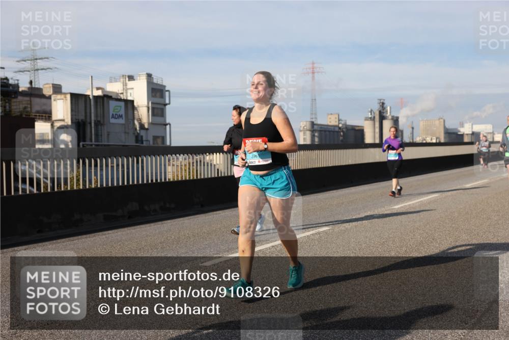 03.10.2025 - Köhlbrandbrückenlauf Lena Gebhardt http://msf.ph/oto/9108326 03.10.2025 10:13:58 Position 2 2261 meine-sportfotos.de