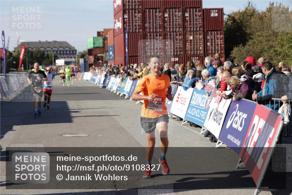 03.10.2025 - Köhlbrandbrückenlauf Jannik Wohlers http://msf.ph/oto/9108327 03.10.2025 12:59:27 Ziel 4108, 4119, 4371, 4441, 4940, 6060, 6154, 6325, 6484, 6609 meine-sportfotos.de