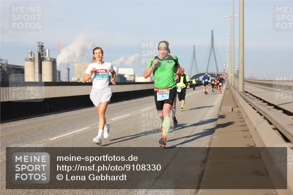 03.10.2025 - Köhlbrandbrückenlauf Lena Gebhardt http://msf.ph/oto/9108330 03.10.2025 09:40:53 Position 2 3715, 2703 meine-sportfotos.de