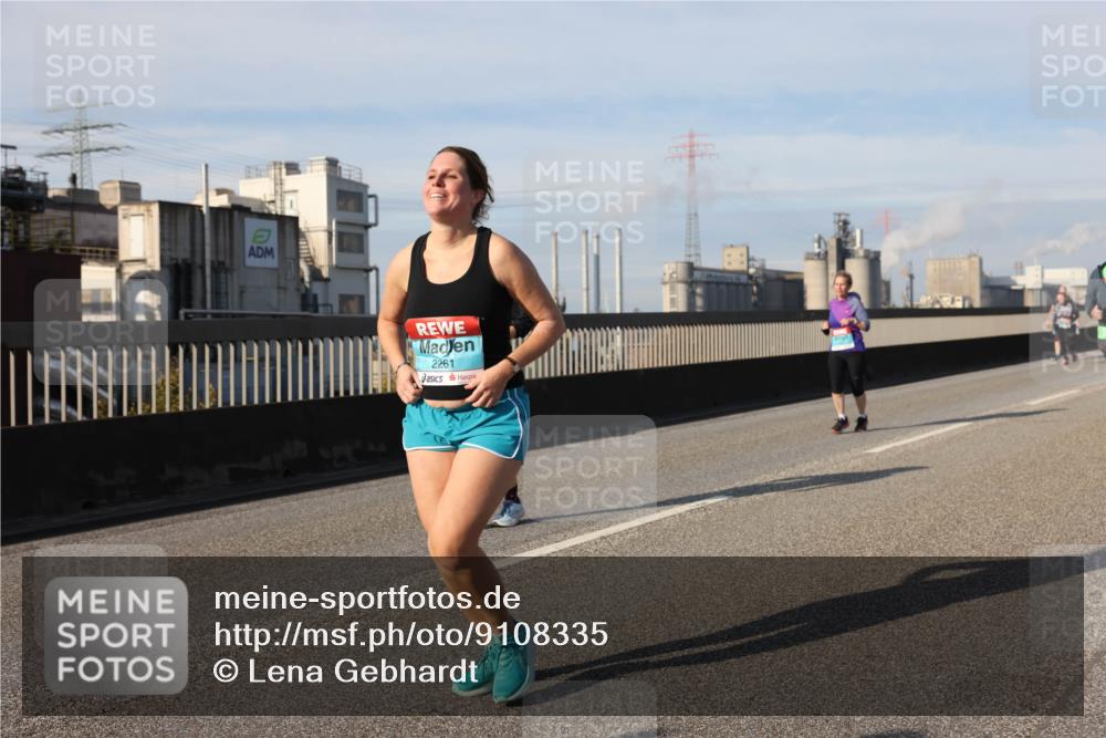 03.10.2025 - Köhlbrandbrückenlauf Lena Gebhardt http://msf.ph/oto/9108335 03.10.2025 10:13:59 Position 2 2261 meine-sportfotos.de