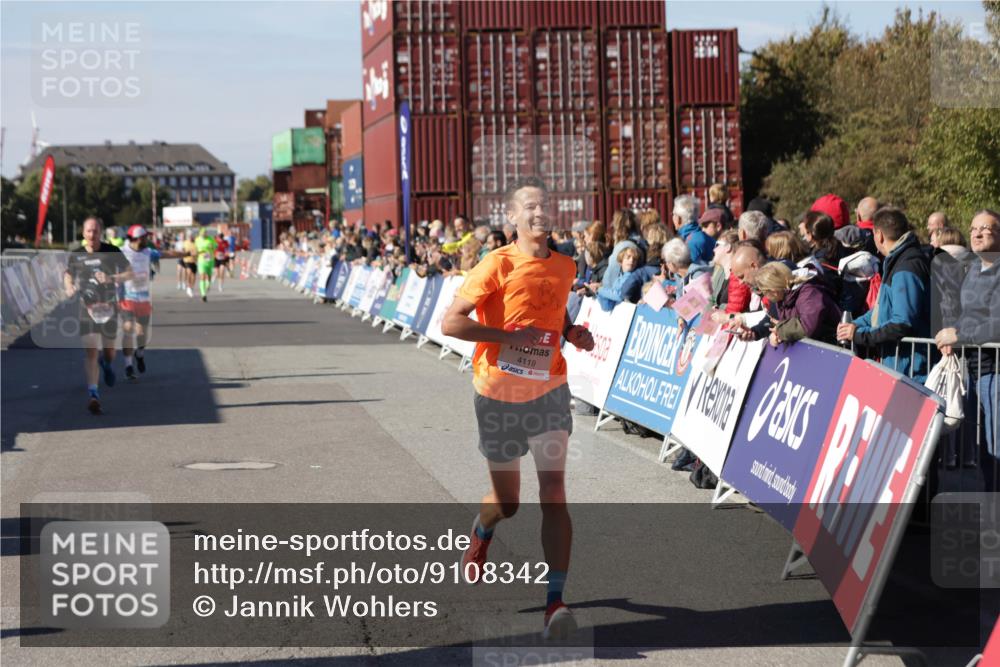 03.10.2025 - Köhlbrandbrückenlauf Jannik Wohlers http://msf.ph/oto/9108342 03.10.2025 12:59:27 Ziel 4108, 4119, 4371, 4441, 4940, 6060, 6154, 6325, 6484, 6609 meine-sportfotos.de