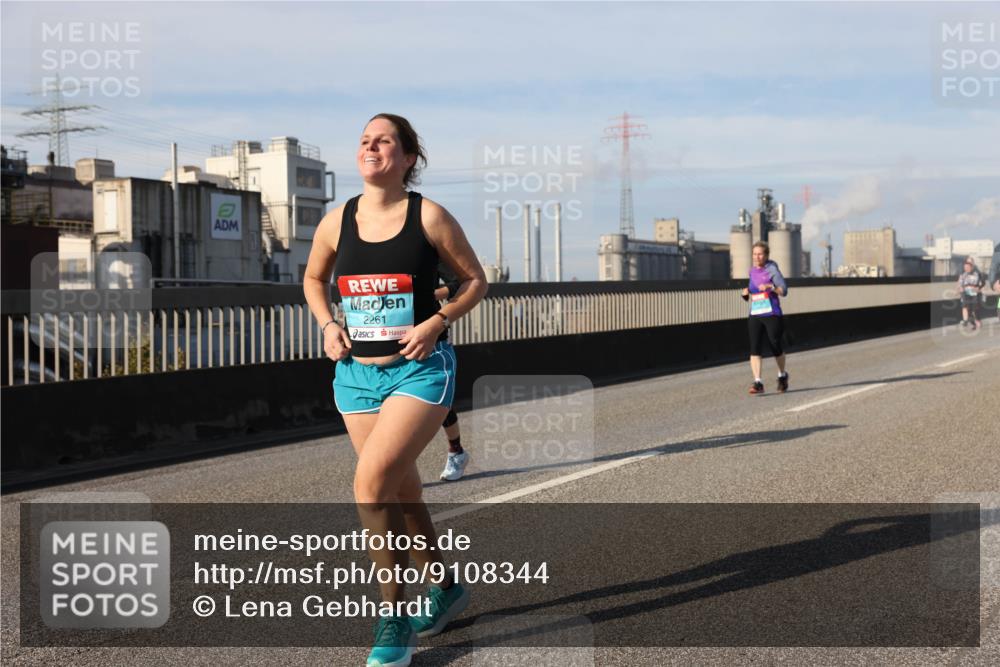 03.10.2025 - Köhlbrandbrückenlauf Lena Gebhardt http://msf.ph/oto/9108344 03.10.2025 10:13:59 Position 2 2261 meine-sportfotos.de
