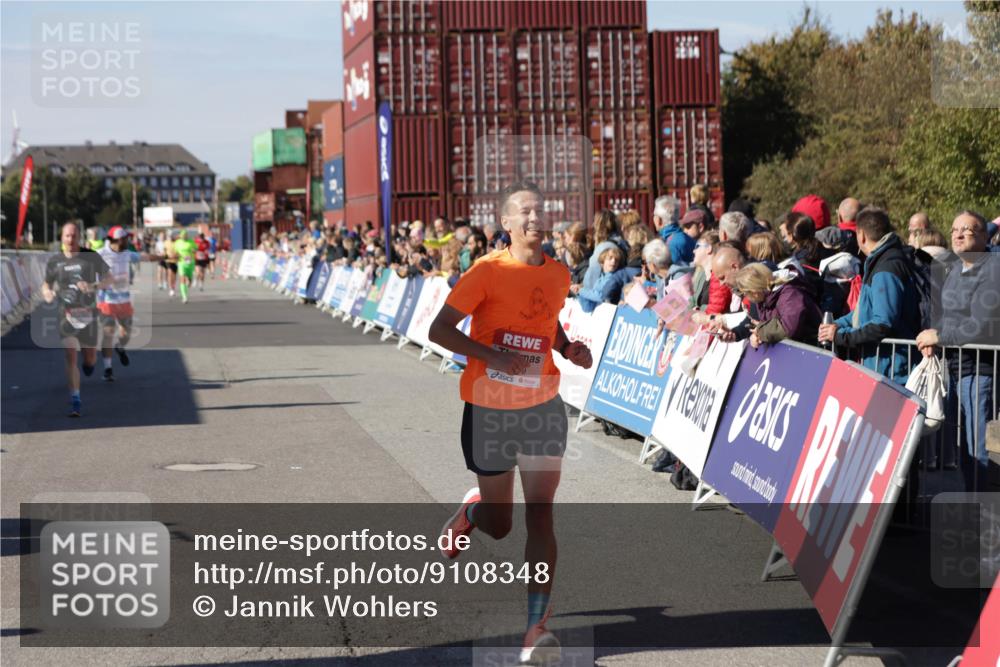 03.10.2025 - Köhlbrandbrückenlauf Jannik Wohlers http://msf.ph/oto/9108348 03.10.2025 12:59:27 Ziel 4108, 4119, 4371, 4441, 4940, 6060, 6154, 6325, 6484, 6609 meine-sportfotos.de