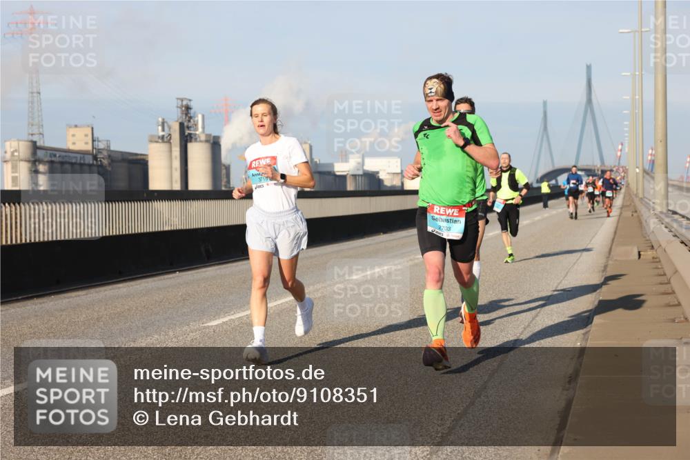 03.10.2025 - Köhlbrandbrückenlauf Lena Gebhardt http://msf.ph/oto/9108351 03.10.2025 09:40:54 Position 2 3715, 2703 meine-sportfotos.de