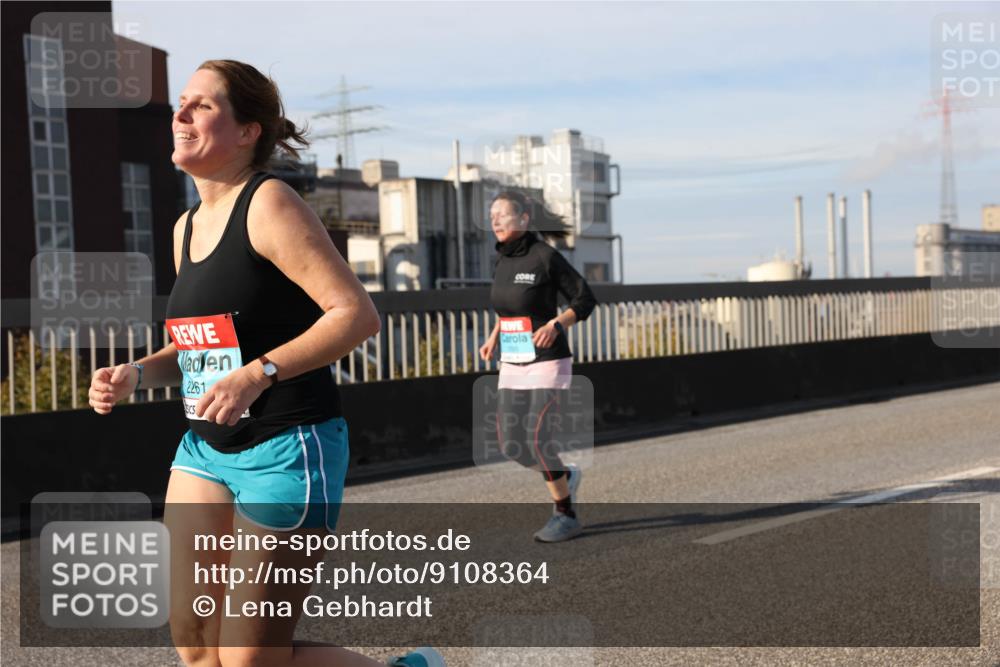 03.10.2025 - Köhlbrandbrückenlauf Lena Gebhardt http://msf.ph/oto/9108364 03.10.2025 10:13:59 Position 2 2261 meine-sportfotos.de