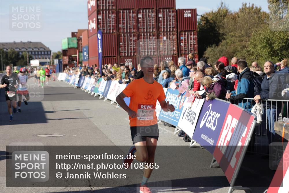 03.10.2025 - Köhlbrandbrückenlauf Jannik Wohlers http://msf.ph/oto/9108365 03.10.2025 12:59:27 Ziel 4108, 4119, 4371, 4441, 4940, 6060, 6154, 6325, 6484, 6609 meine-sportfotos.de